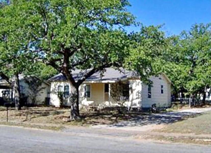 305 S Virginia Avenue, Eastland, TX 76448