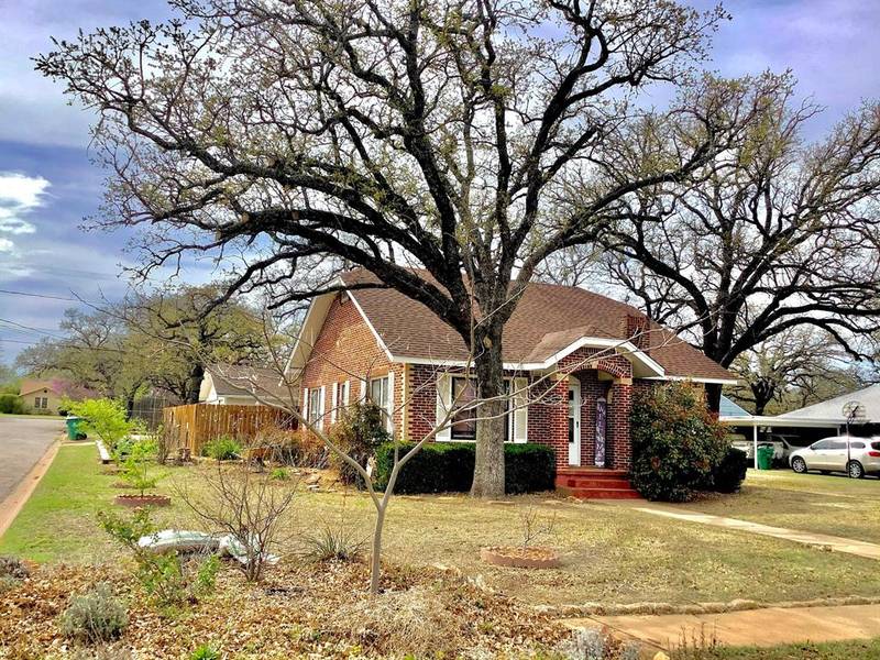 415 S Oaklawn Avenue, Eastland, TX 76448