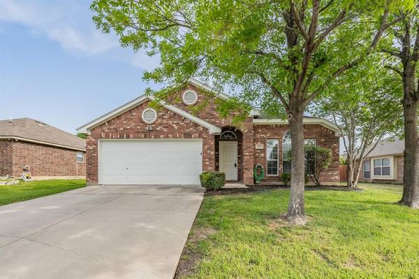 604 Steerman Court, Saginaw, TX 76179