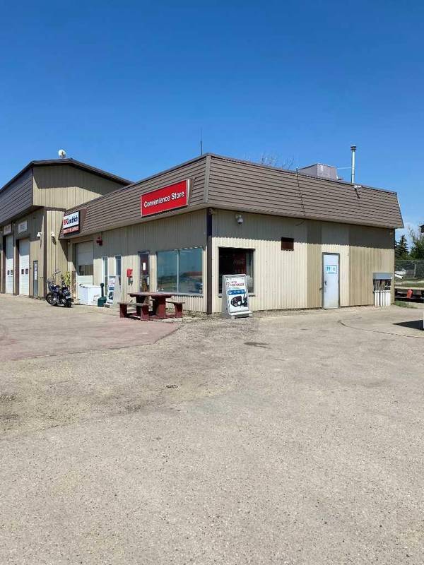 Beaverlodge, AB T0H 0C0,614 1st AVE