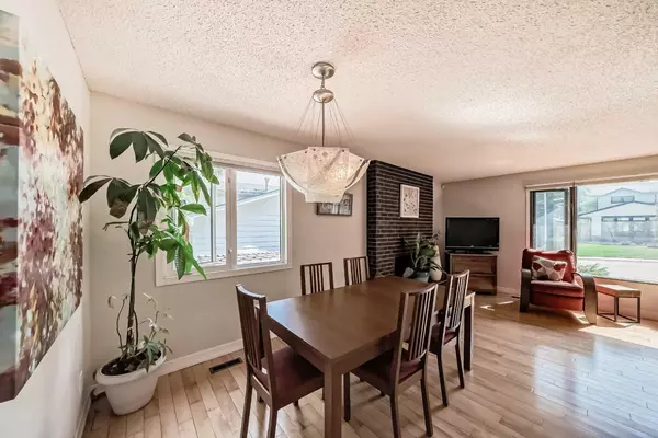 Calgary, AB T2L 1X3,3379 Breton Close NW