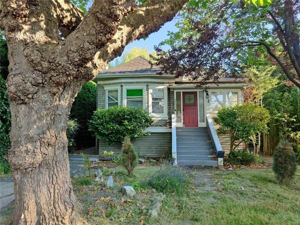 2377 Zela St, Oak Bay, BC V8S 2X1