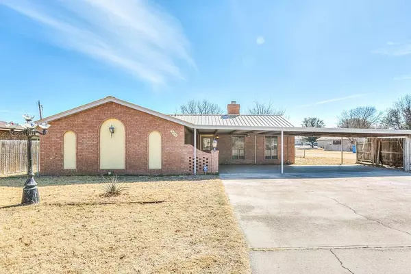 303 E Ave A, Ballinger, TX 76821