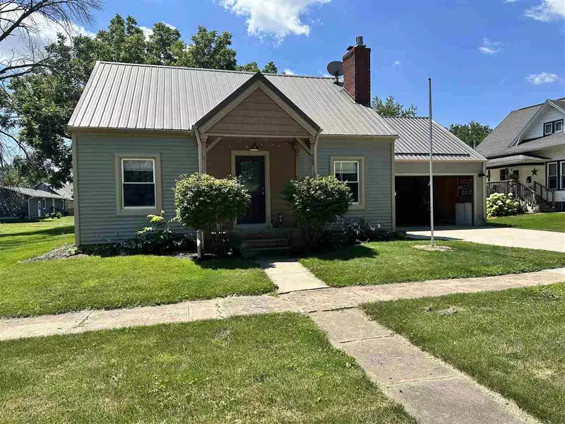 607 W 5th, Tipton, IA 52772