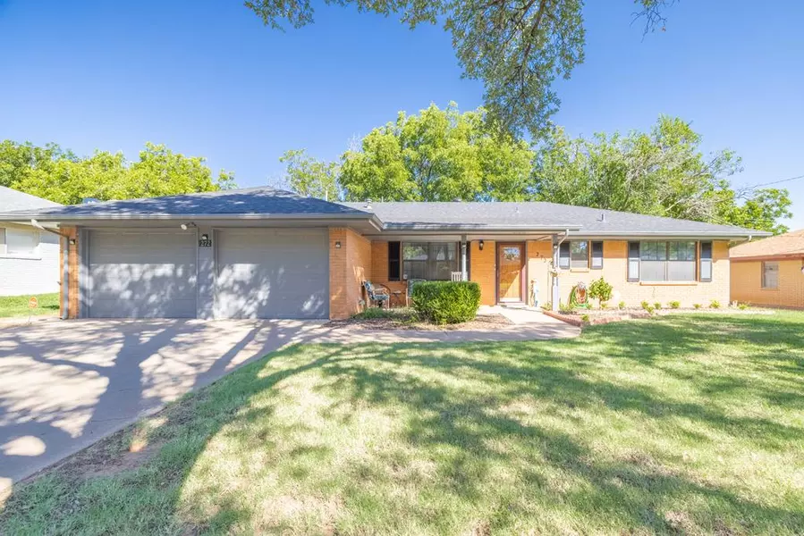 272 Twin Oaks Dr, San Angelo, TX 76901