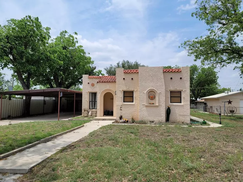 305 E 1st St, Sonora, TX 76950