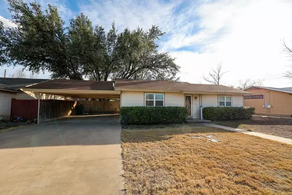 Ozona, TX 76943,211 Live Oak St