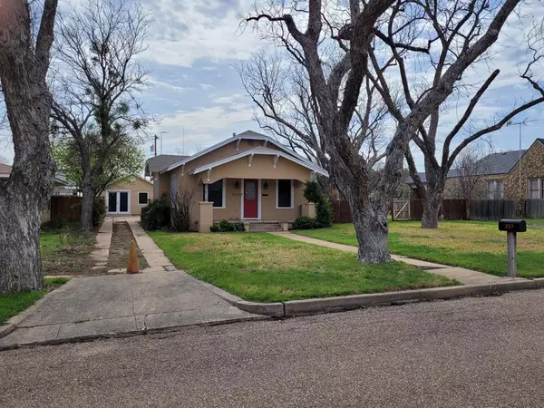 307 Hamilton Ave,  Ballinger,  TX 76821