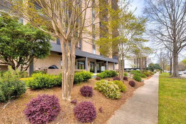 Columbia, SC 29205,619 King Street UNIT 303