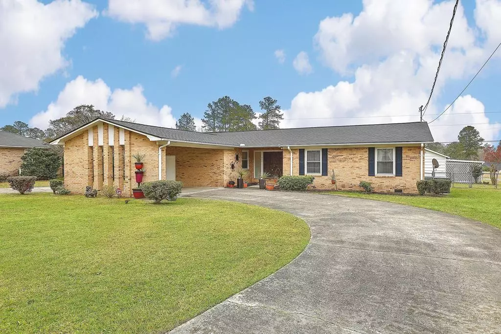 Manning, SC 29102,412 Briarcliff Street