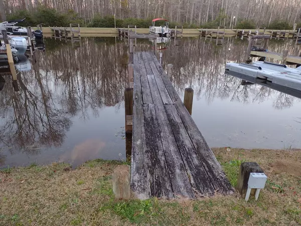 Manning, SC 29102,00 Woodlake Boat Slip #81