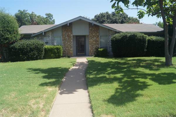 1813 Crockett Street,  Garland,  TX 75042