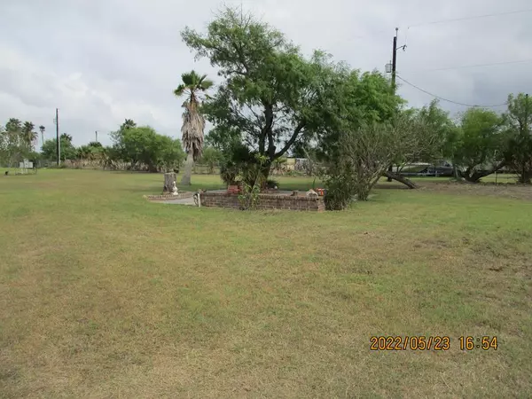 202 W Salt Lake Road,  Rockport,  TX 78382