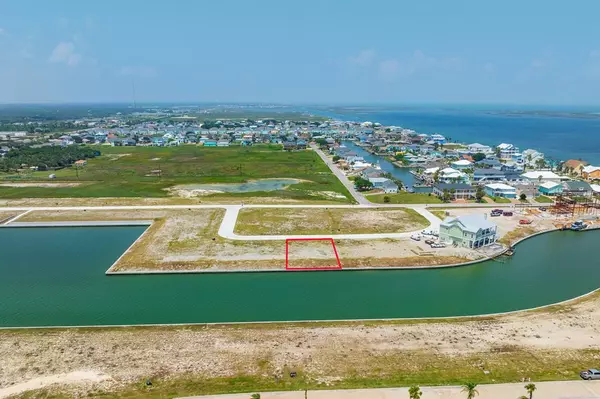 1021 Saint Kitts Drive, Rockport, TX 78382