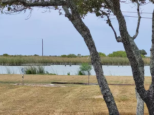 532 and 533 Forest Oak Lane, Rockport, TX 78382