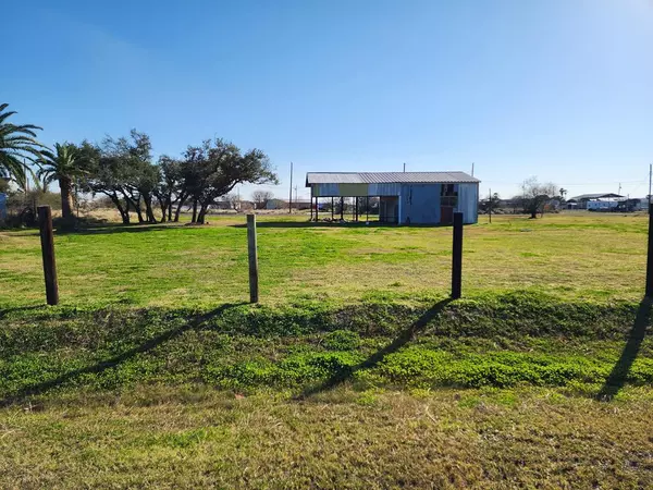 141 W Sagebrush Drive, Rockport, TX 78382