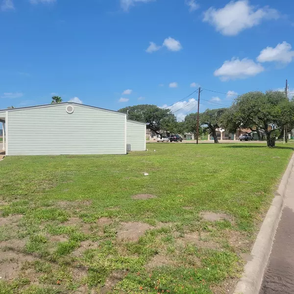 Aransas Pass, TX 78336,126-140 W Cleveland