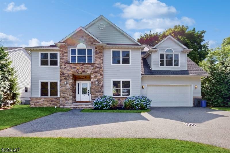 12 Lincoln Park Rd, Pequannock Twp., NJ 07440