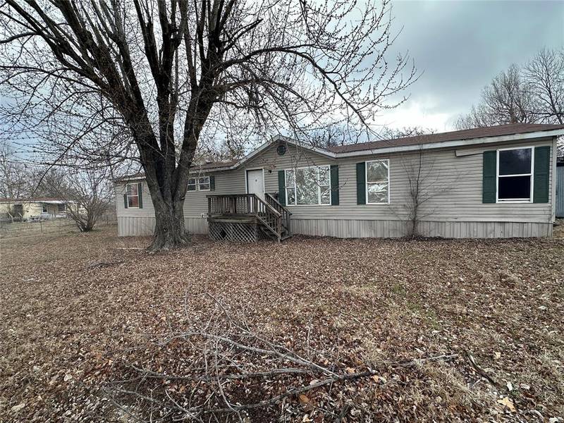 195 S Holmes Road, Ponca City, OK 74604