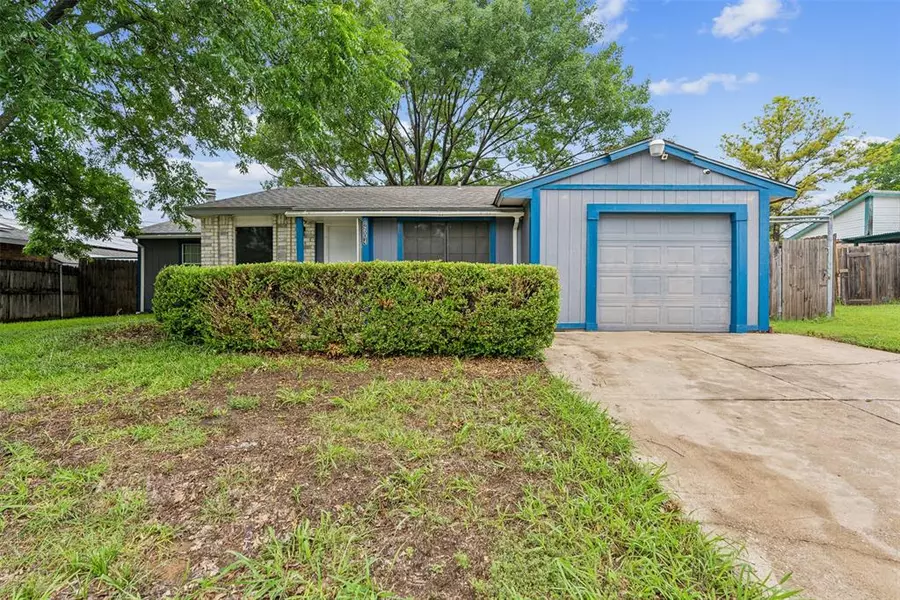 2604 Kristinwood Drive, Arlington, TX 76014