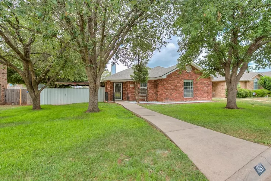 4001 Green Meadow Dr, San Angelo, TX 76904