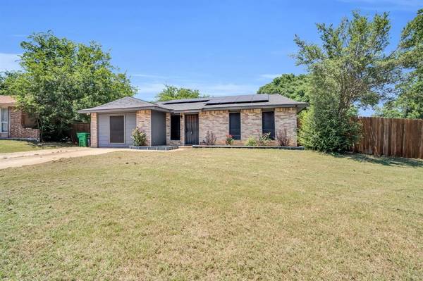 5440 Parkview Drive, Haltom City, TX 76148