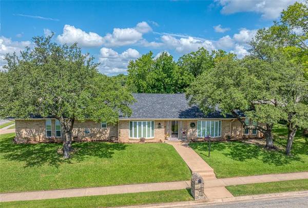 1649 Crescent Drive, Sherman, TX 75092