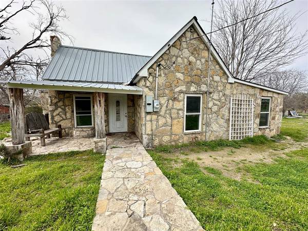 406 N Sycamore Street, Hico, TX 76457