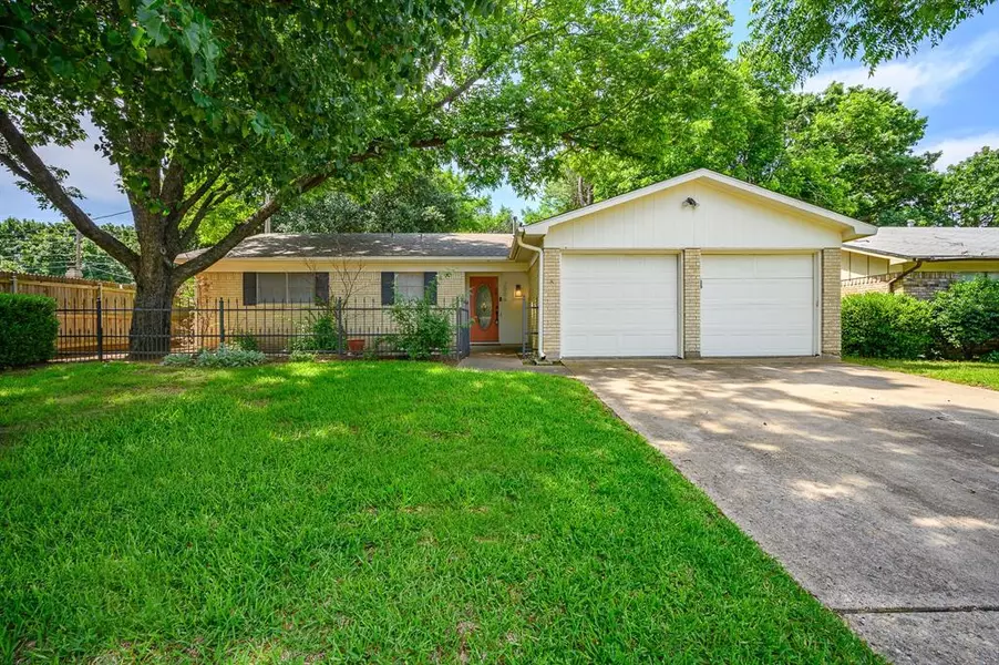 2006 Juanita Drive, Arlington, TX 76013