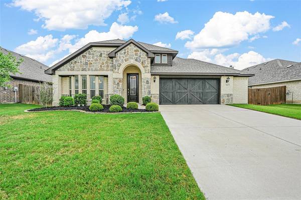 267 Moonshadow Drive, Waxahachie, TX 75165