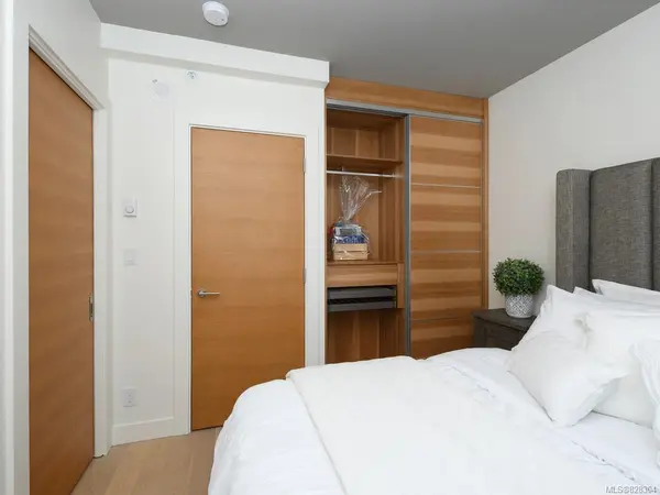 Victoria, BC V8V 0E3,989 Johnson St #1505