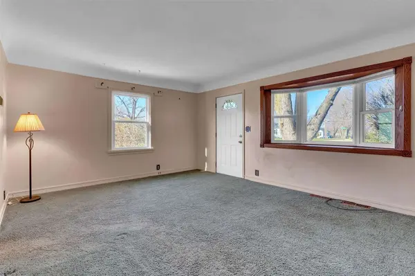 701 10th Ave, Coralville, IA 52241