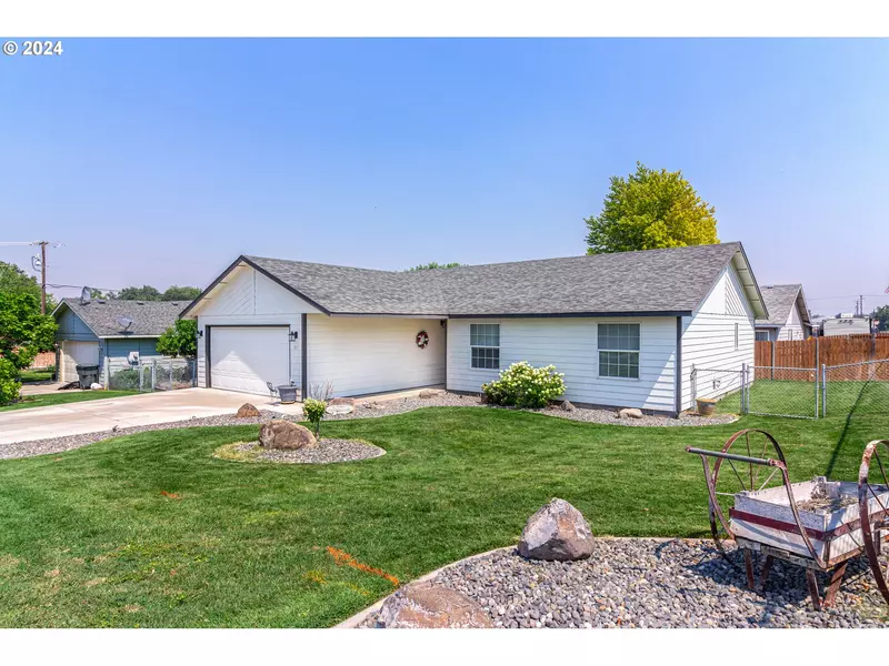 317 SE 13TH PL, Hermiston, OR 97838