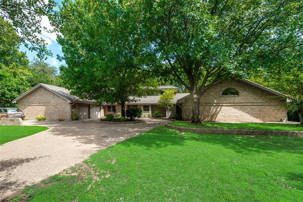 1302 S Greenstone Lane, Duncanville, TX 75137