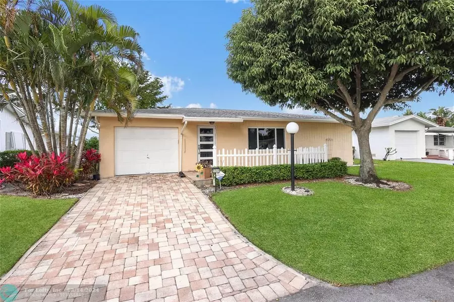 5141 Nicholas Dr, West Palm Beach, FL 33417