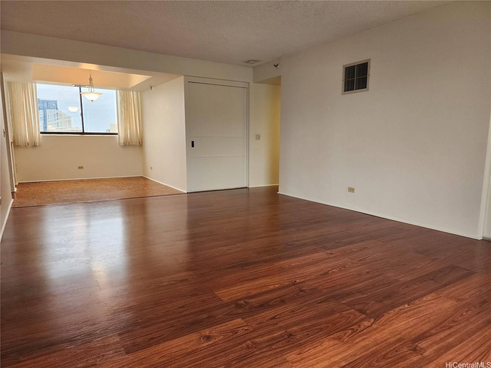Honolulu, HI 96826,1114 Punahou Street #15B