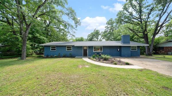 218 N Oaks Drive, Grand Saline, TX 75140