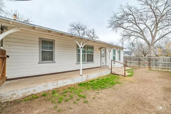 213 N Van Buren St, San Angelo, TX 76901