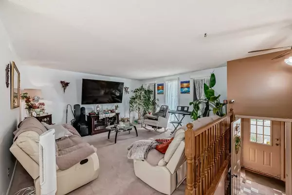 Calgary, AB T3J 1X4,96 Castledale CRES NE