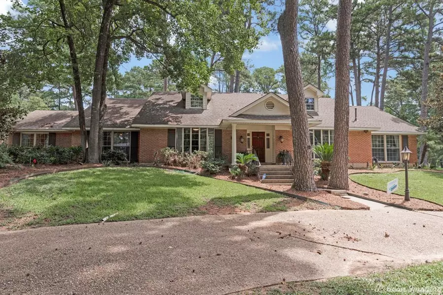 8327 Suffolk Drive, Shreveport, LA 71106