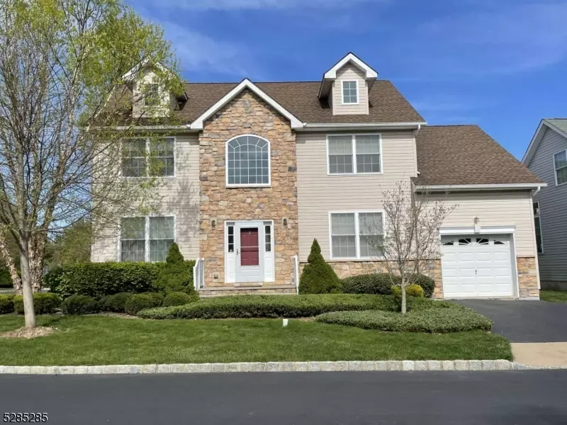 8 Higgins Ct, Raritan Twp., NJ 08822