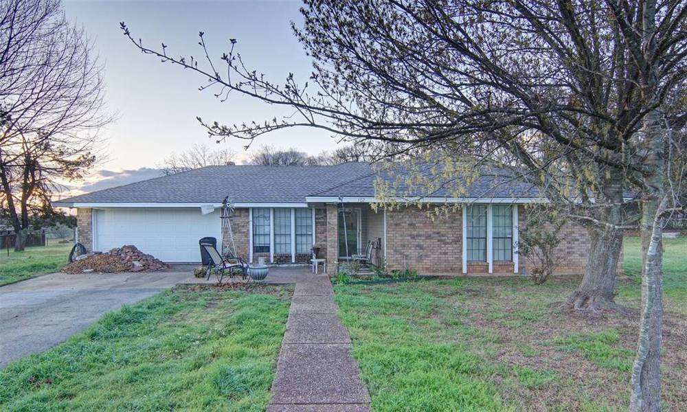 302 De La Cruz Street, Weatherford, TX 76085