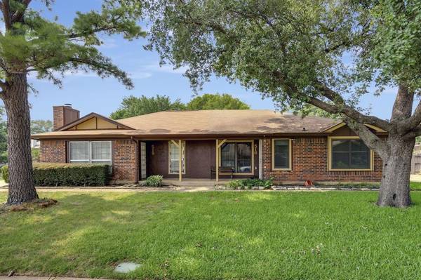 518 Augustine Drive,  Euless,  TX 76039