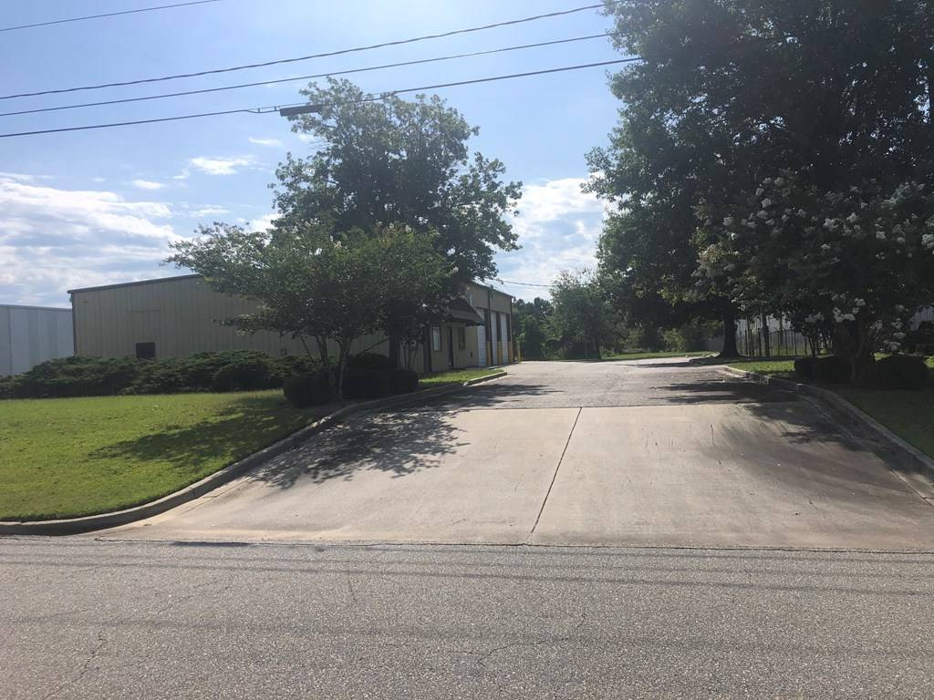 Valdosta, GA 31601,1547 M E Thompson Road