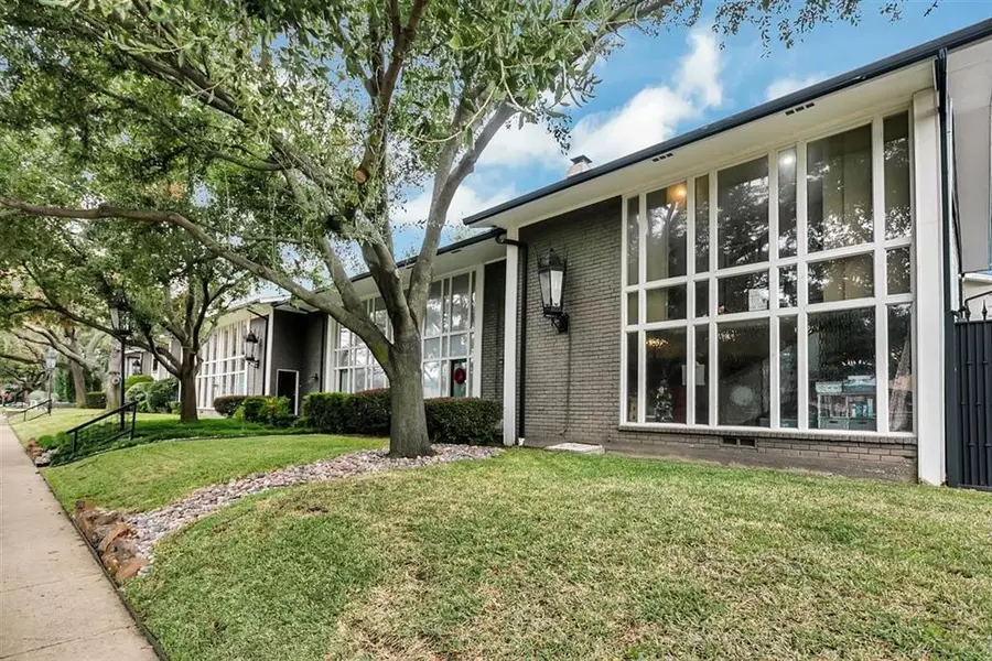 10217 Regal Oaks Drive #10217, Dallas, TX 75230