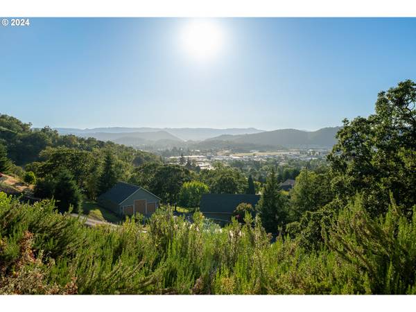 Roseburg, OR 97470,1240 NE CAMBRIAN CT