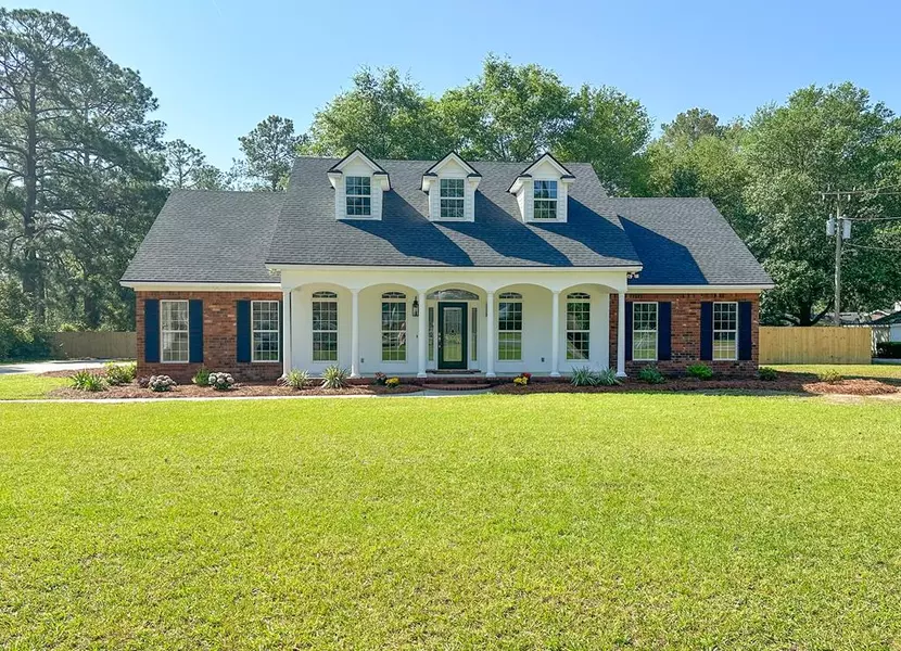 604 Town and Country Dr, Adel, GA 31620