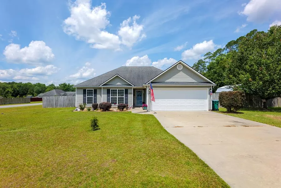 31 Palmetto Pines Circle, Ray City, GA 31645