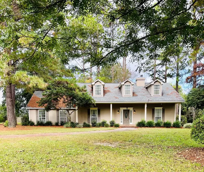 4710 North Laurelwood Drive, Hahira, GA 31632