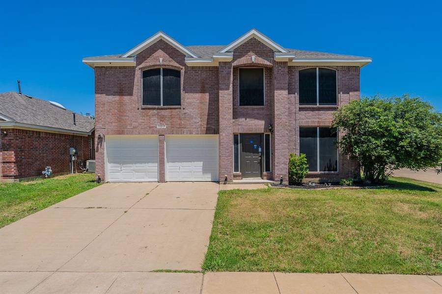 11017 Briaroaks Drive, Fort Worth, TX 76140